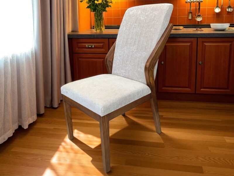 SILLA JOY NOGAL CLARO TELA CIRCONIA BEIGE ABULLONADO